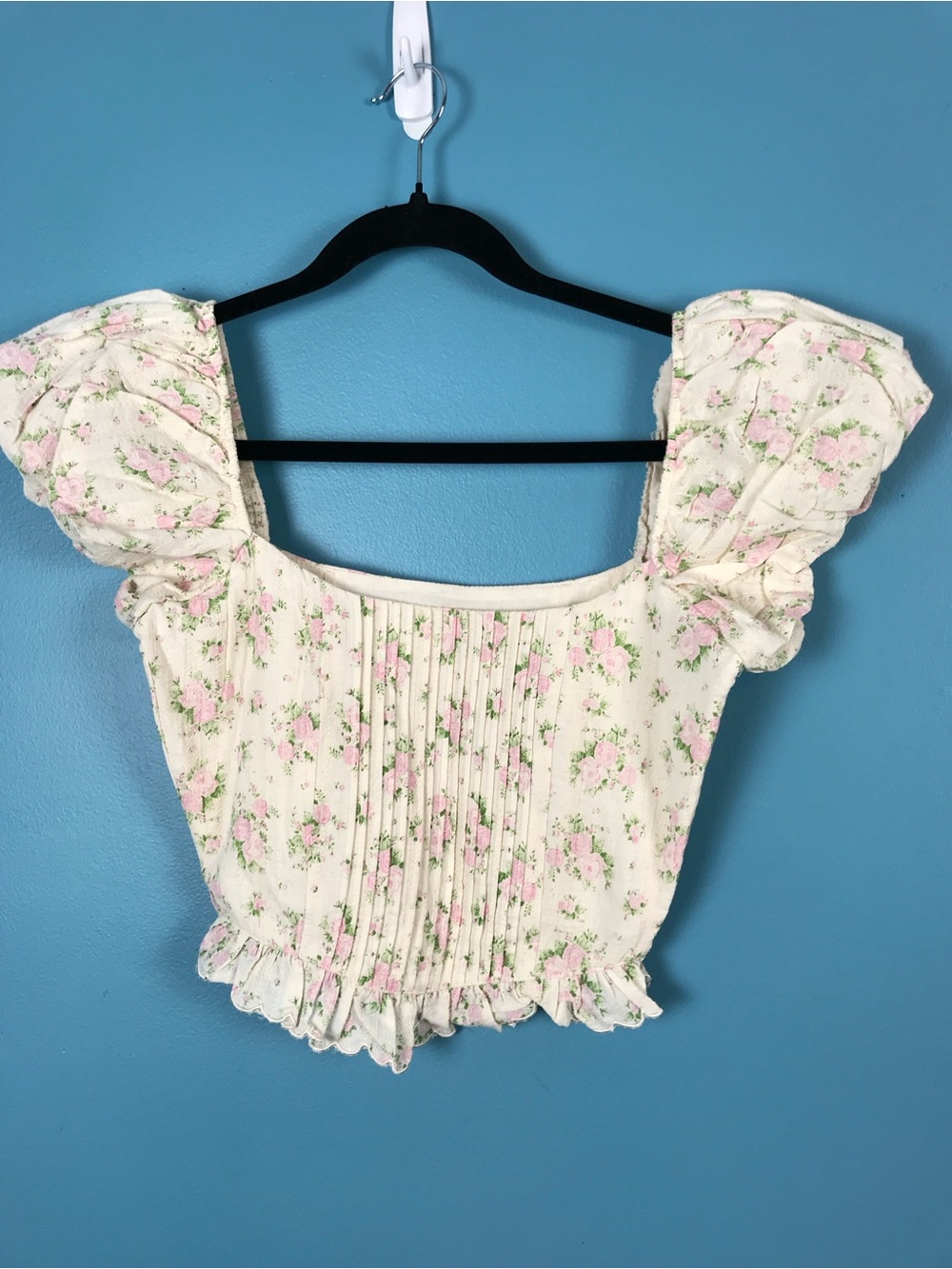 ALTAR’D STATE PIN TUCK FLORAL TOP SIZE XS